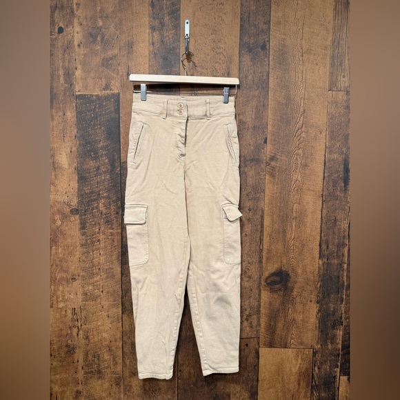 Pants - Wilfred Free Modern Cargo Pants from Aritzia size 0
EUC